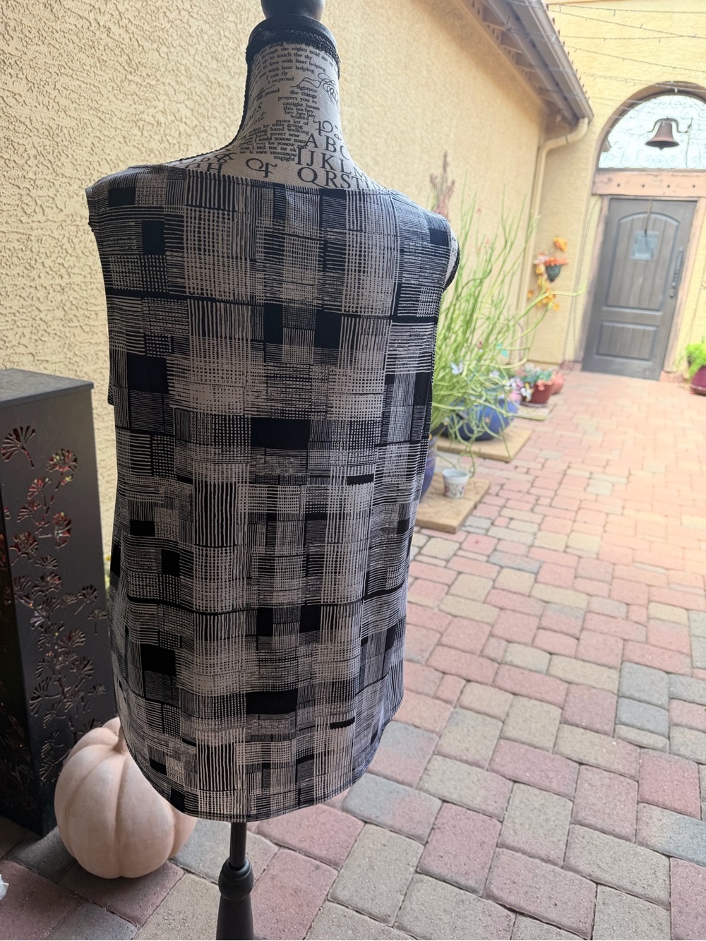 Jones New York Navy and White Patterned Cowl Neck Camisole
